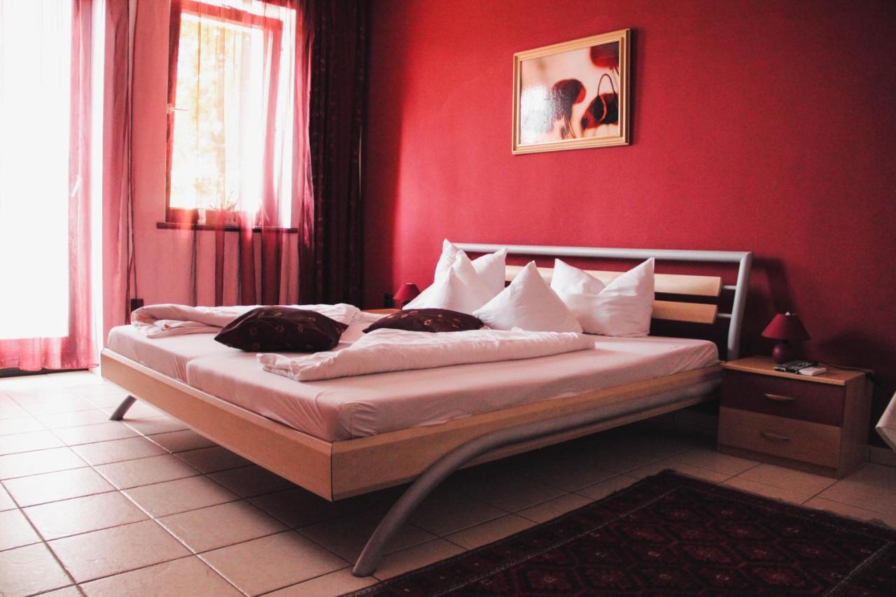 Bed and breakfast Pannonhalma Panzio Extérieur photo
