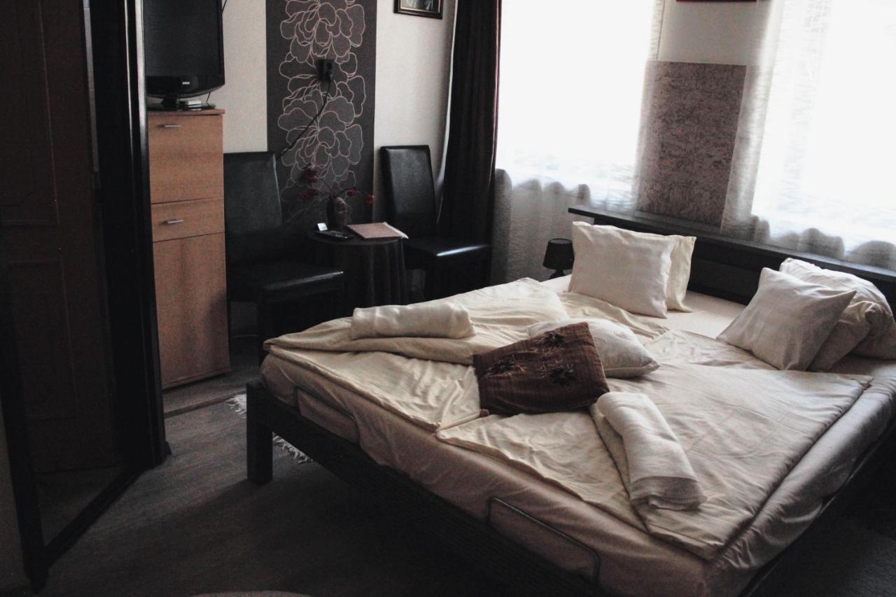 Bed and breakfast Pannonhalma Panzio Extérieur photo