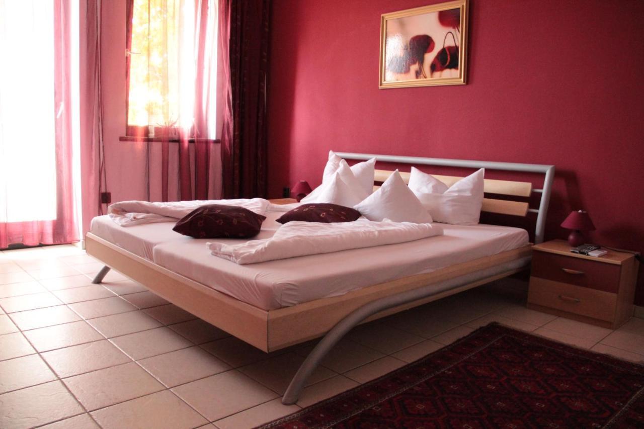 Bed and breakfast Pannonhalma Panzio Extérieur photo