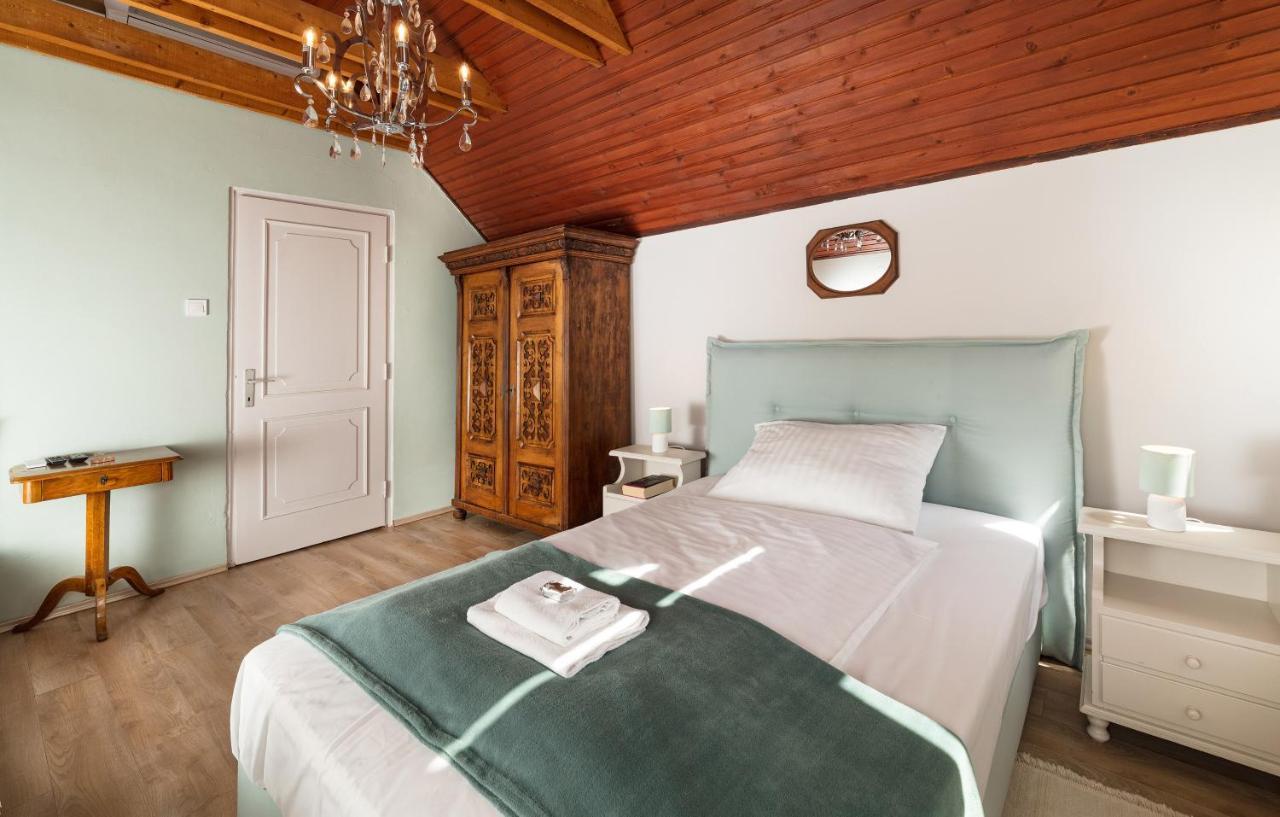 Bed and breakfast Pannonhalma Panzio Extérieur photo