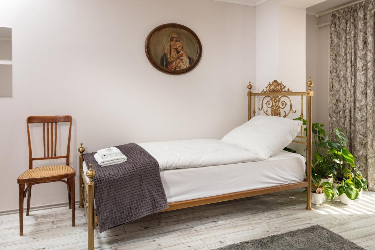 Bed and breakfast Pannonhalma Panzio Extérieur photo