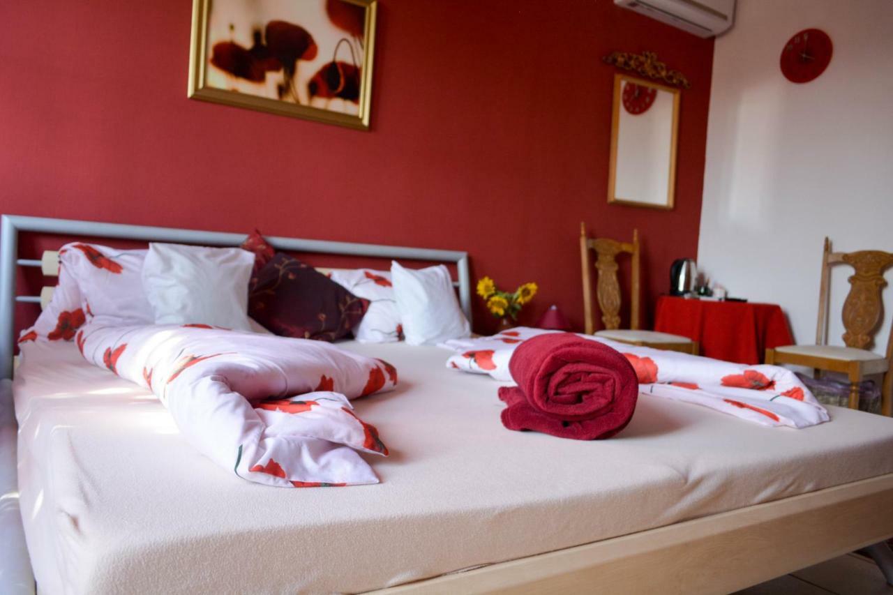 Bed and breakfast Pannonhalma Panzio Extérieur photo