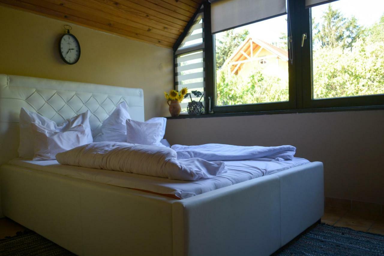 Bed and breakfast Pannonhalma Panzio Extérieur photo